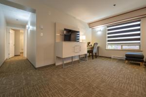 quality inn sunshine suites