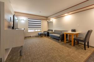 quality inn sunshine suites