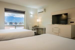 quality inn sunshine suites
