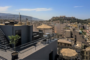 play theatrou athens