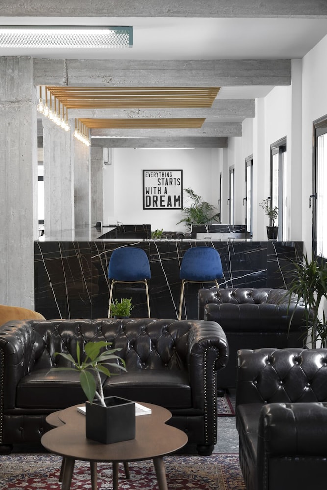 play theatrou athens