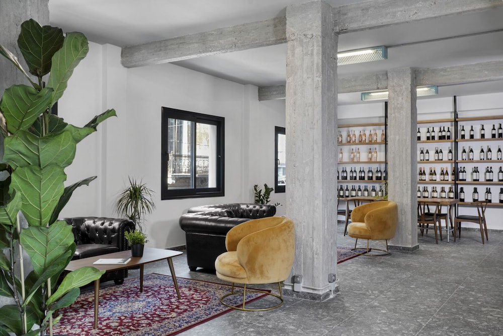 play theatrou athens