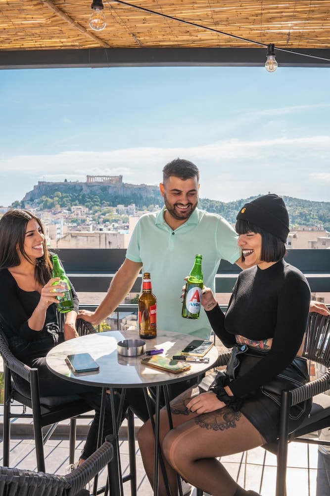 play theatrou athens