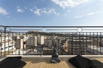 play theatrou athens