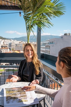 play theatrou athens