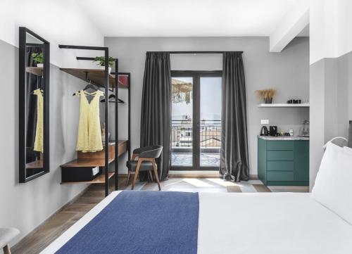 play theatrou athens