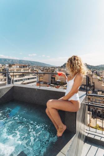 play theatrou athens