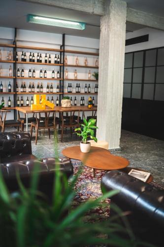 play theatrou athens