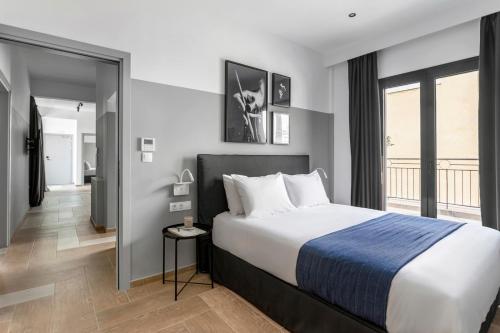 play theatrou athens