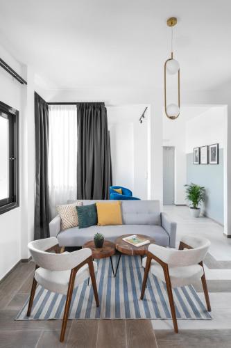 play theatrou athens