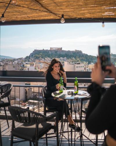 play theatrou athens