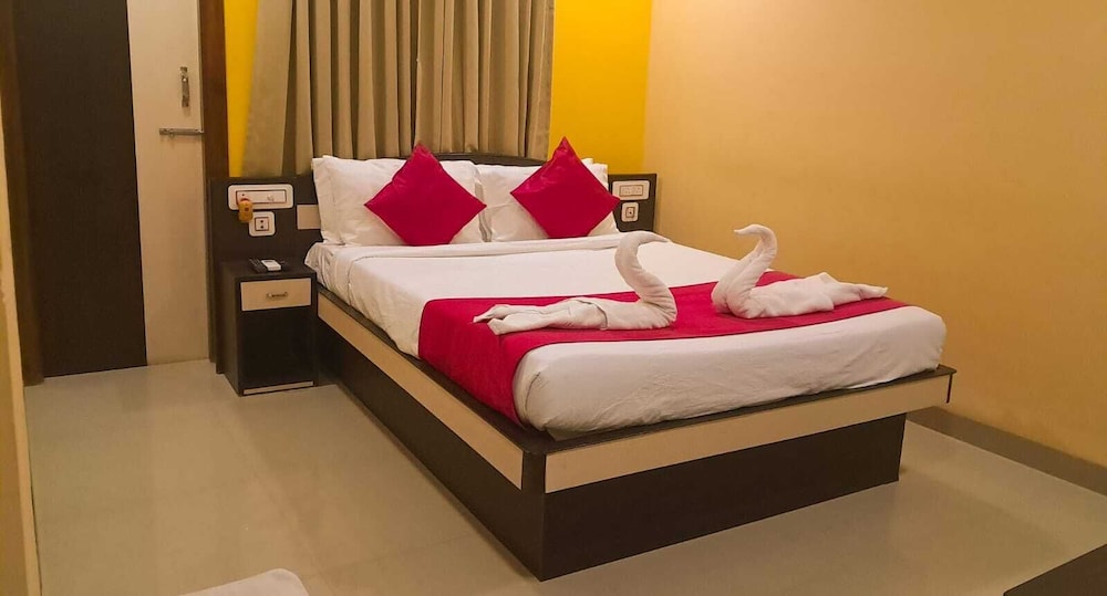 four square holidayz digha