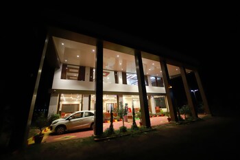 The Grand Jabalpur,13724, Lal Haveli, Patan Road,2.5 star