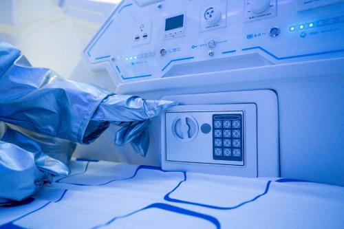 hashtag capsule hostel