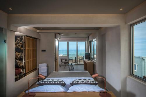 riviera beach hotel