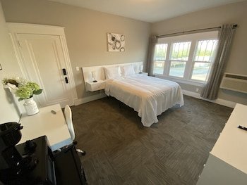 twin lakes creamery grill and inn