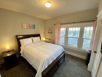 twin lakes creamery grill and inn