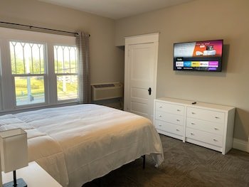 twin lakes creamery grill and inn