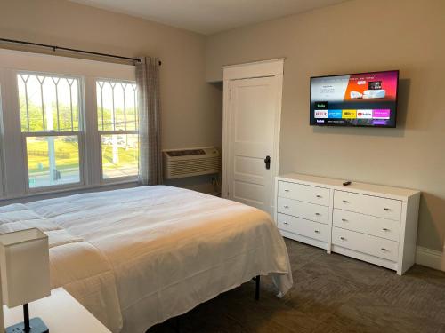 twin lakes creamery grill and inn