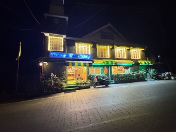 The Kaizer Valley Hotel,Karsiyang>>Darjeeling,3 star