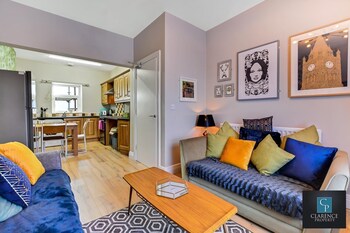 Archibald House,,3.5 star