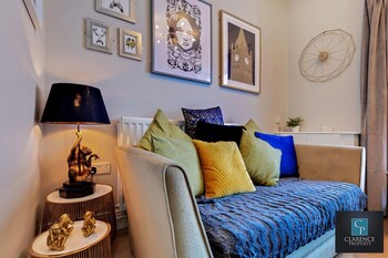 Archibald House,,3.5 star