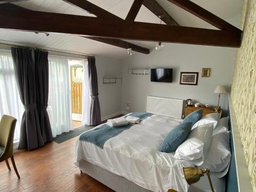 Three Bishops Inn,Isle Of Wight>>Brighstone,2.5 star