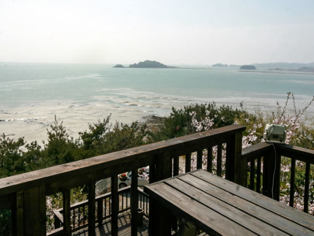 badasol fragrance pension