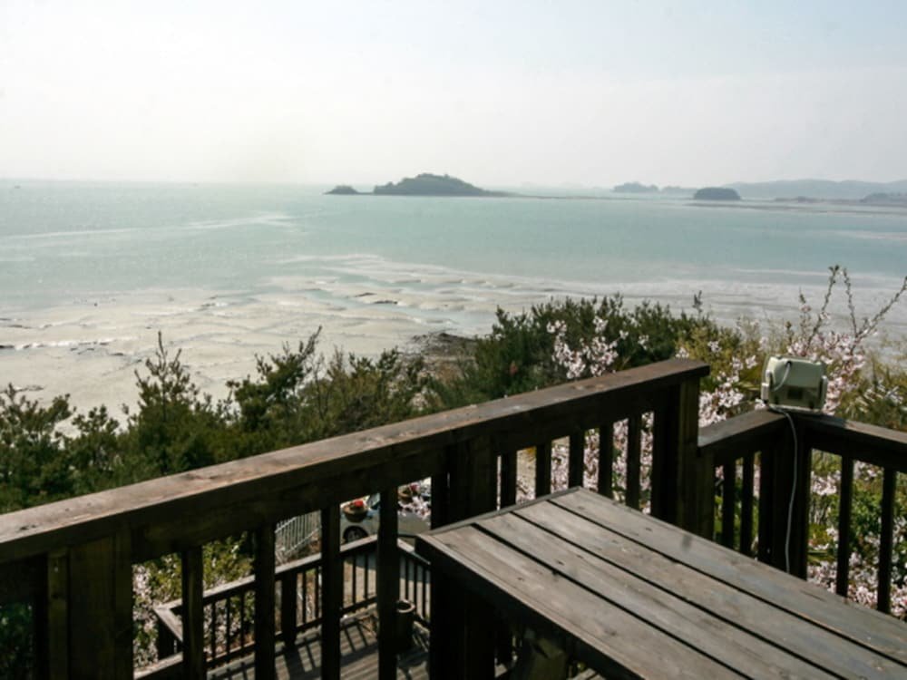 badasol fragrance pension