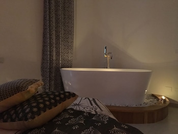 intra rooms