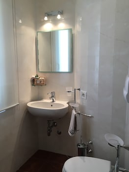 intra rooms