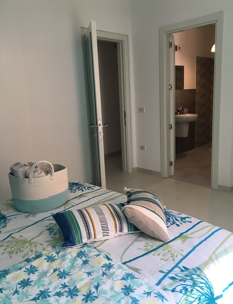 intra rooms