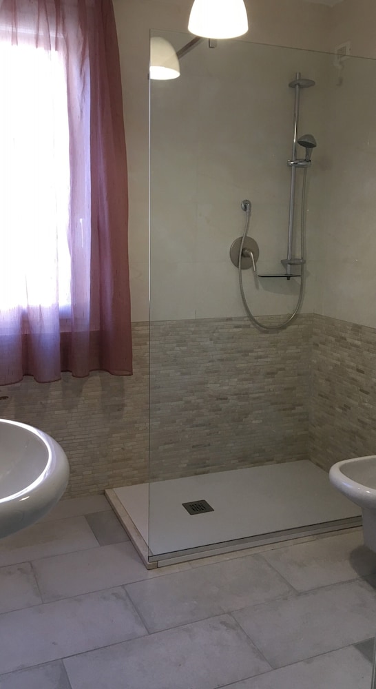 intra rooms