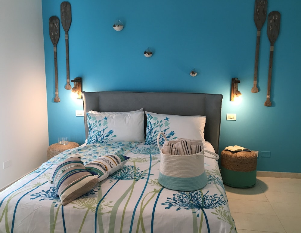 intra rooms