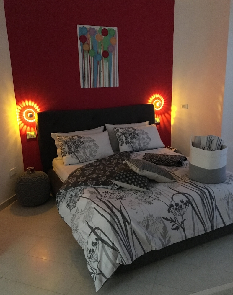 intra rooms