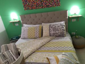 intra rooms