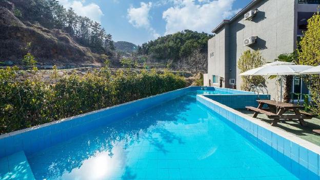 geoje amor family pension