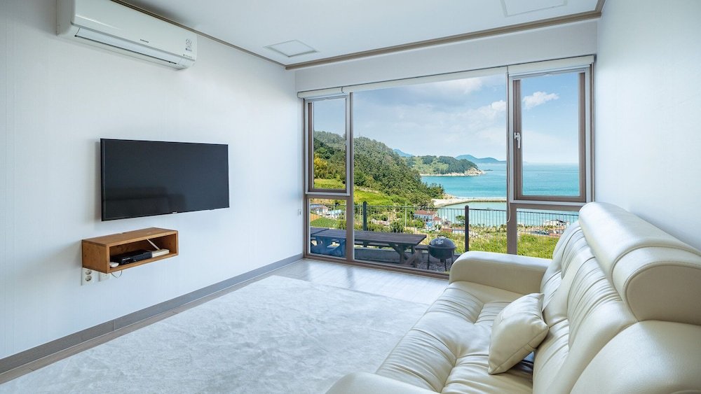 geoje amor family pension