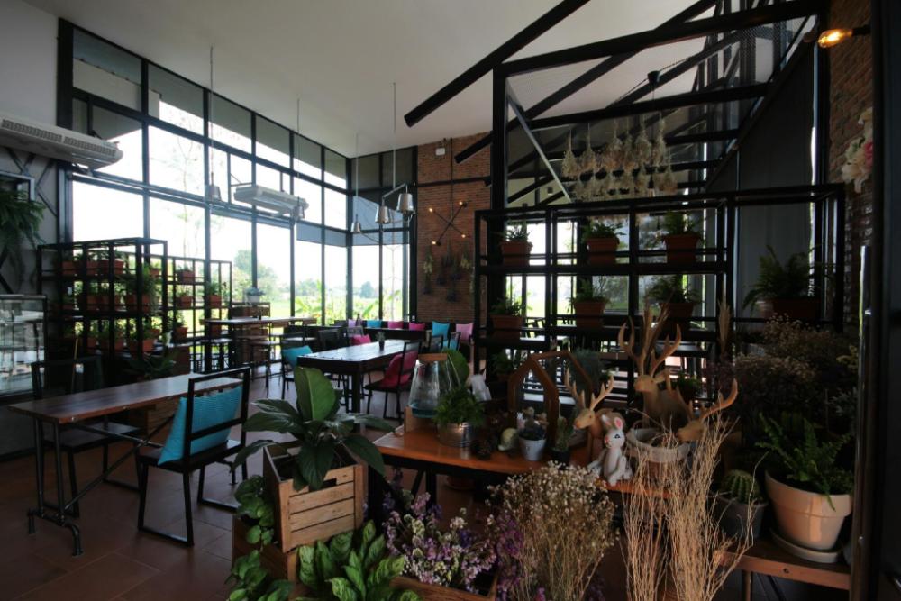 rock and loft cafe and resort chiang mai