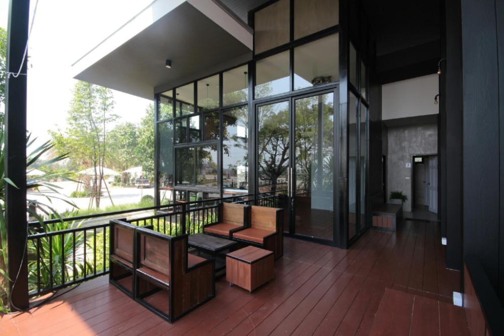 rock and loft cafe and resort chiang mai