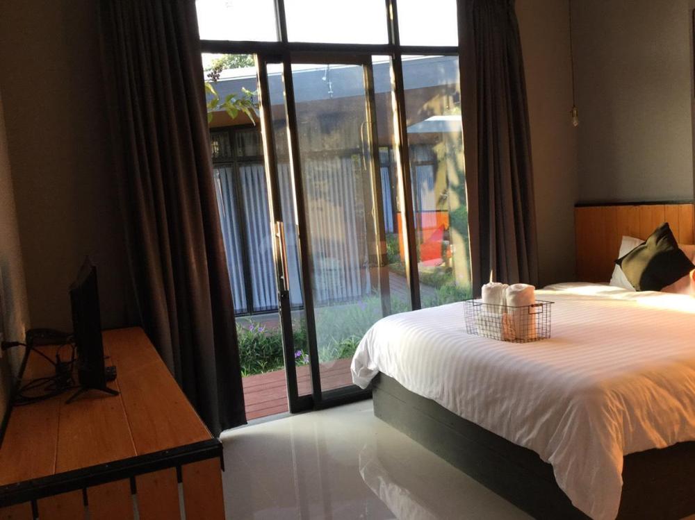 rock and loft cafe and resort chiang mai