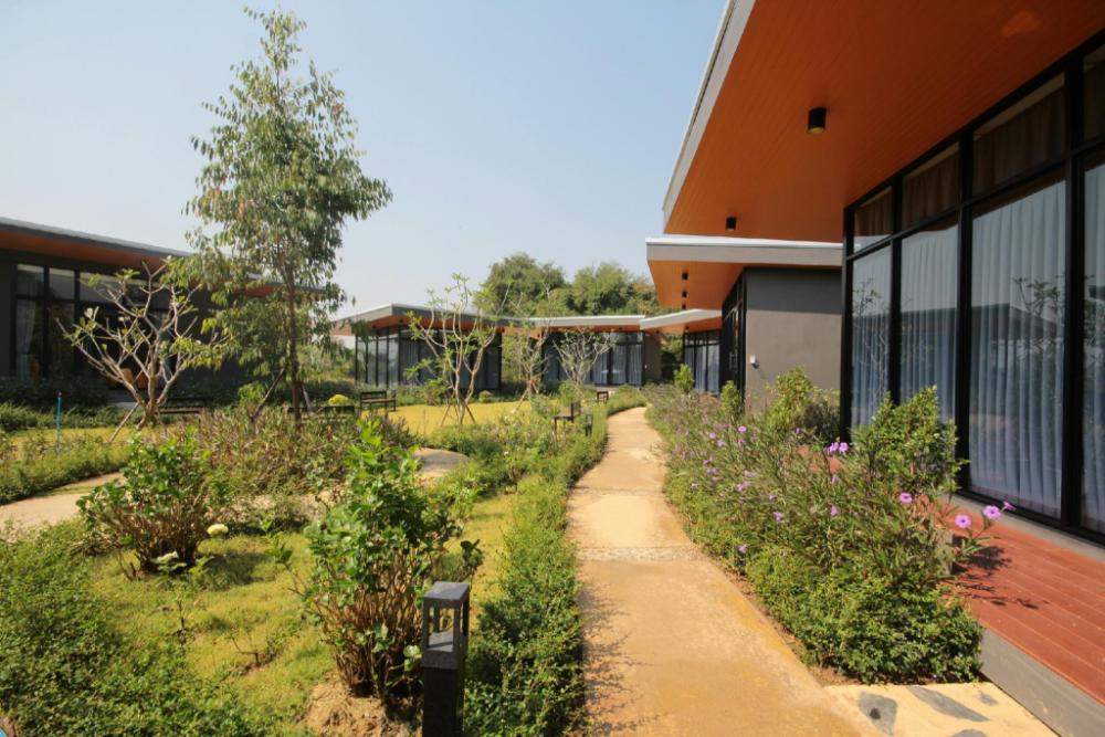 rock and loft cafe and resort chiang mai