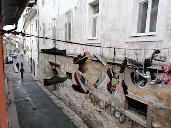 Cukrarna Hostel,Medvode>>Kranj,2 star