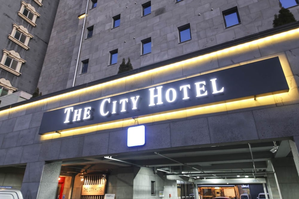 the city hotel