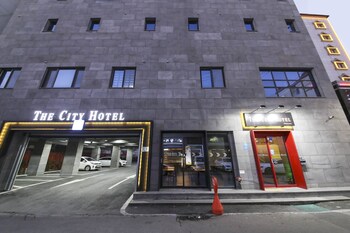 The City Hotel,,3 star
