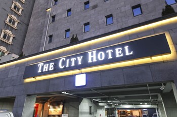 the city hotel