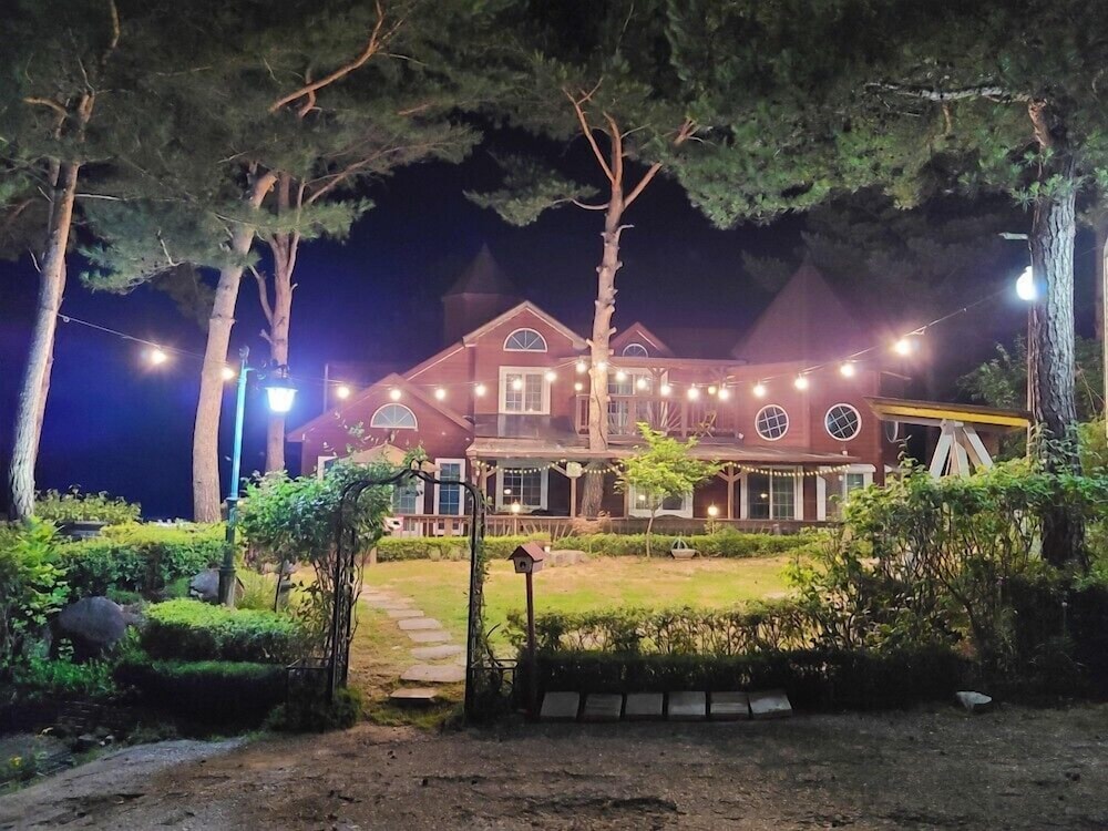 castel on the hill pension