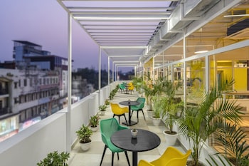the hideaway bedzzz varanasi
