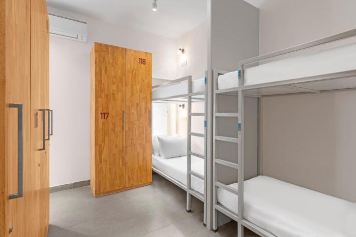 the hideaway bedzzz varanasi