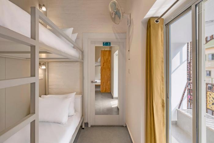 the hideaway bedzzz varanasi